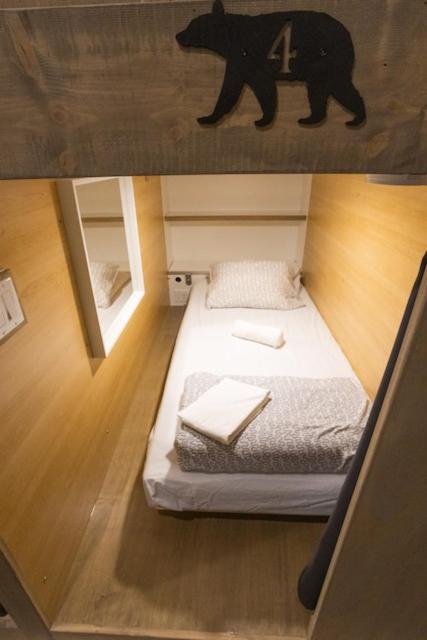 Capsule hotel The Raging Elk Adventure 2*