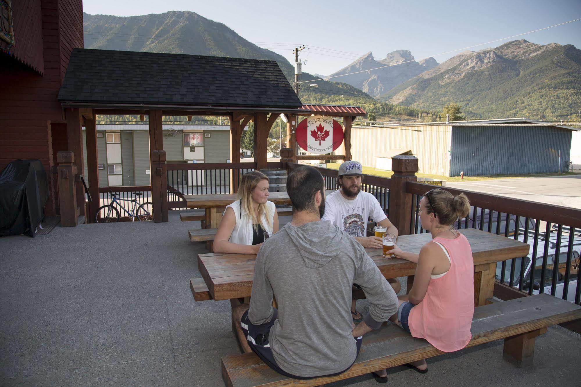 Capsule hotel The Raging Elk Adventure Fernie